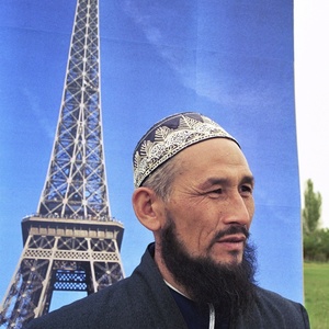 "Фотография на память. Если гора не идет к Магомету...", 2002 г.
